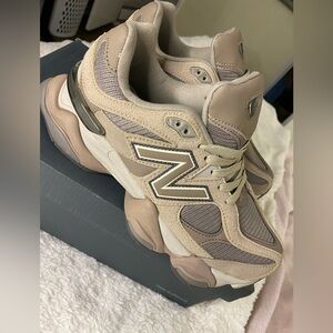 New Balance 9060 Running shoes women’s size 8 mens size 6.5